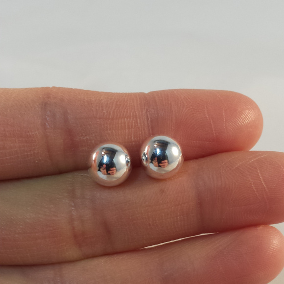 Silver Simple Smooth Round Ball Stud Earrings 8mm Gorgeous Party Gift - Picture 3 of 3